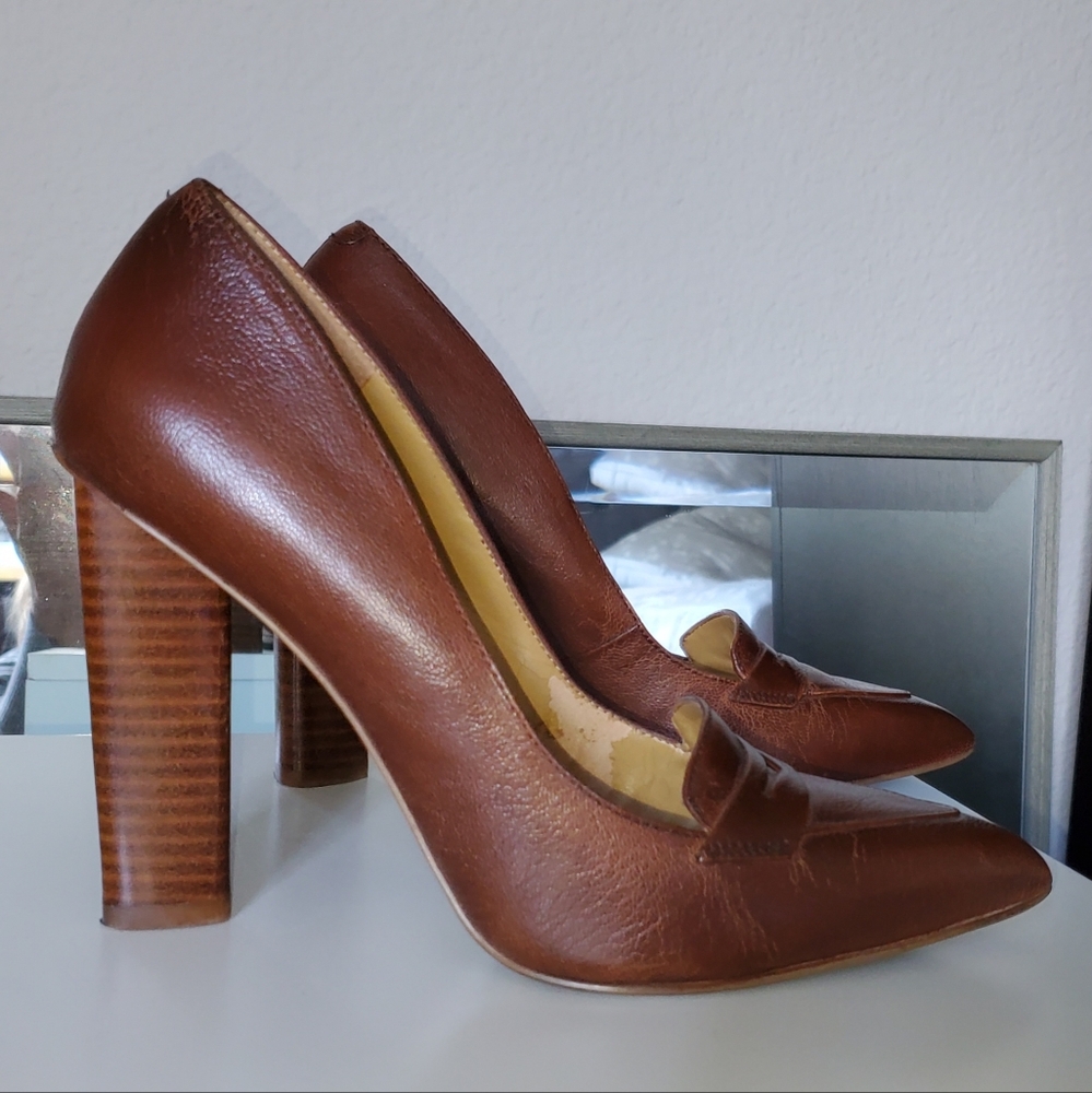 Leather pumps